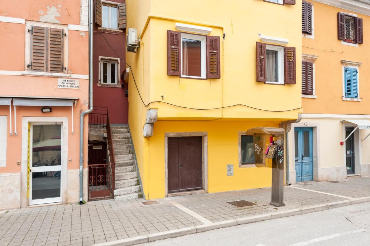 The Yellow House Apartments Ровінь Екстер'єр фото