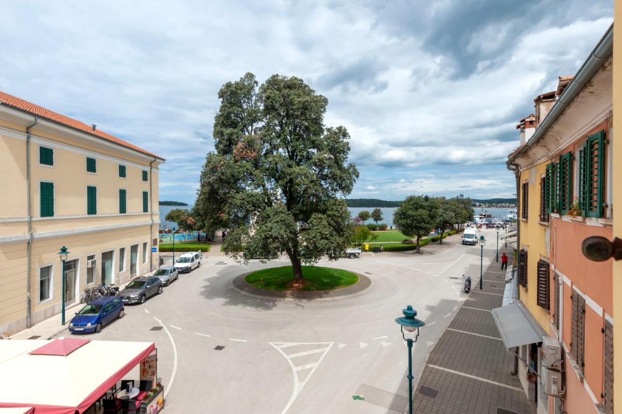 The Yellow House Apartments Ровінь Екстер'єр фото