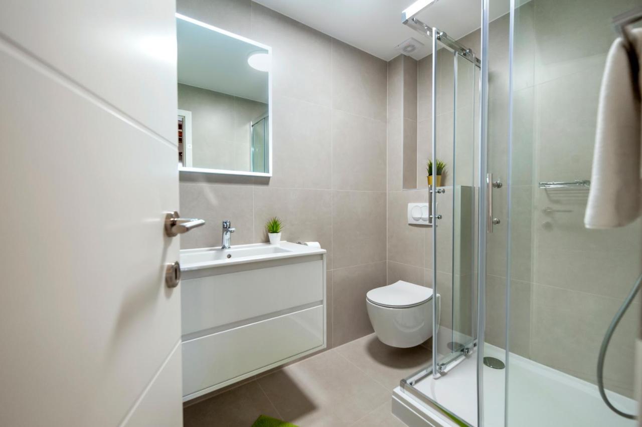 The Yellow House Apartments Ровінь Екстер'єр фото
