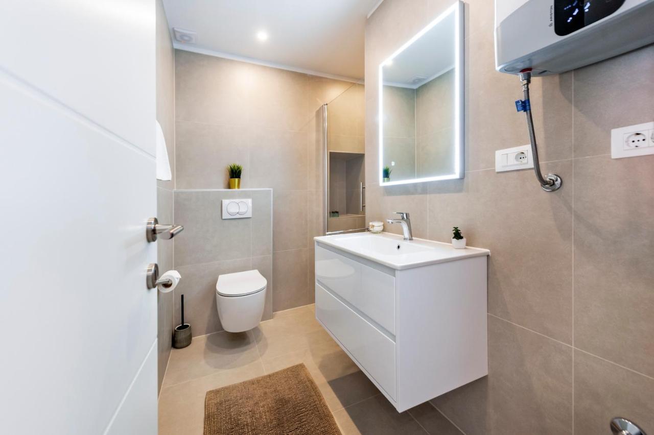 The Yellow House Apartments Ровінь Екстер'єр фото